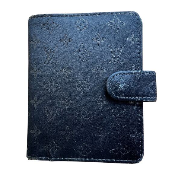 101. Louis Vuitton Silk Small Agenda - Picture 1 of 9